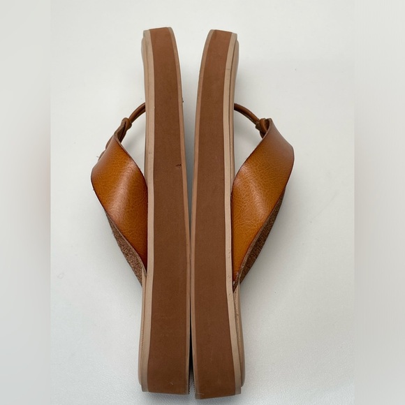 Old Navy Sandals Thong Brown Tan Slip On Faux Leather Footwear Flat Women's 8 - Picture 6 of 8